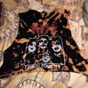 kiss cropped tank